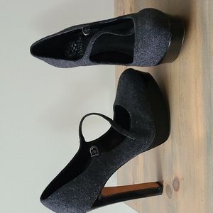 New no Box. Vince Camuto Grey Platform Pumps. Size 10. Stunning Shoe!